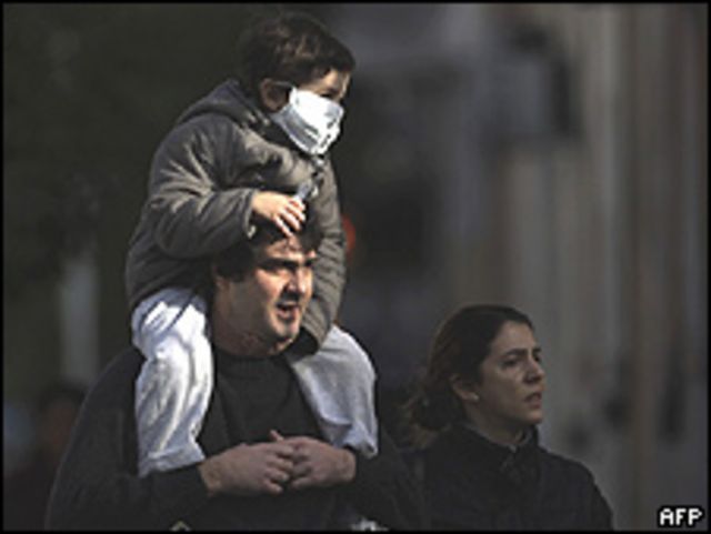 Niño con mascarilla