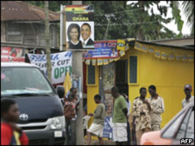 Cartel de Obama y Michelle en Accra