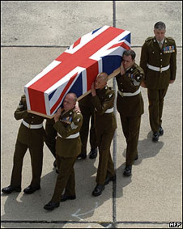 Ataúd de soldado británico fallecido en Afganistán