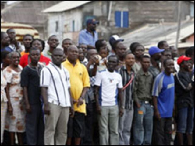 غانيون ينتظرون وصول اوباما