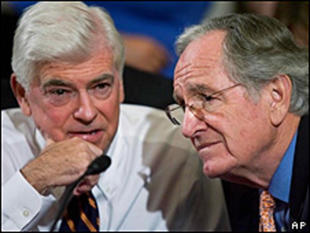 Los senadores estadounidenses Christopher Dodd (izq.) y Tom Harkin