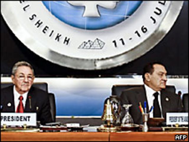 Raúl Castro y Hosnik Mubarak en Egipto