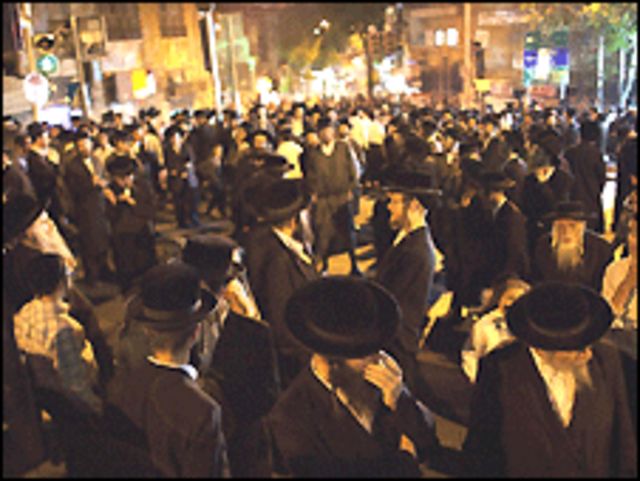 يهود متدينون في المظاهرة