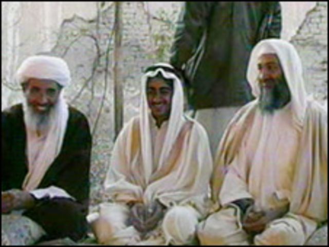 بن لادن وأحد ابنائه