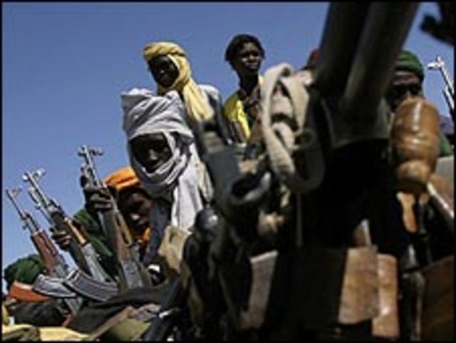 مقاتلون ينتمون لاحدى الحركات المسلحة في دارفور