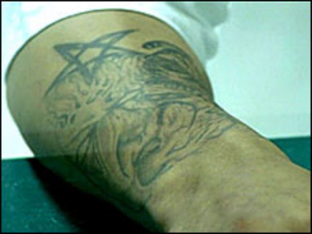Brazo tatuado de Rosalio Reta