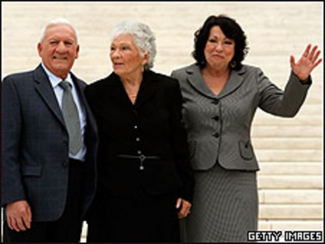 Sonia Sotomayor con su madre y su padrastro