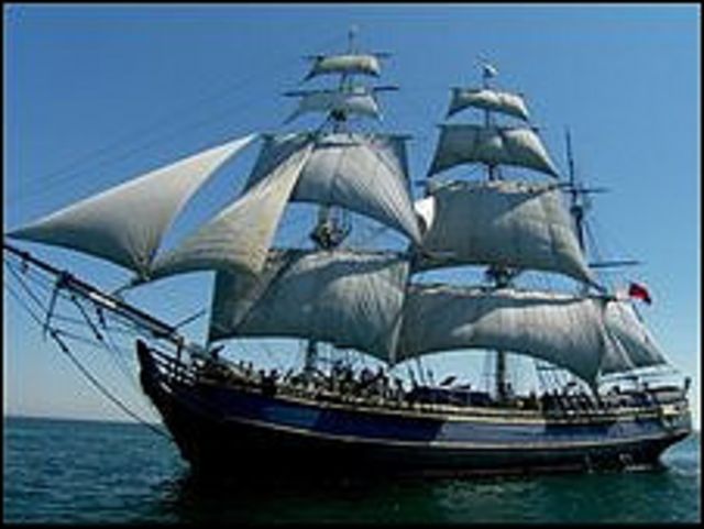Réplica del HMS Bounty usado en la trilogía "Piratas del Caribe"