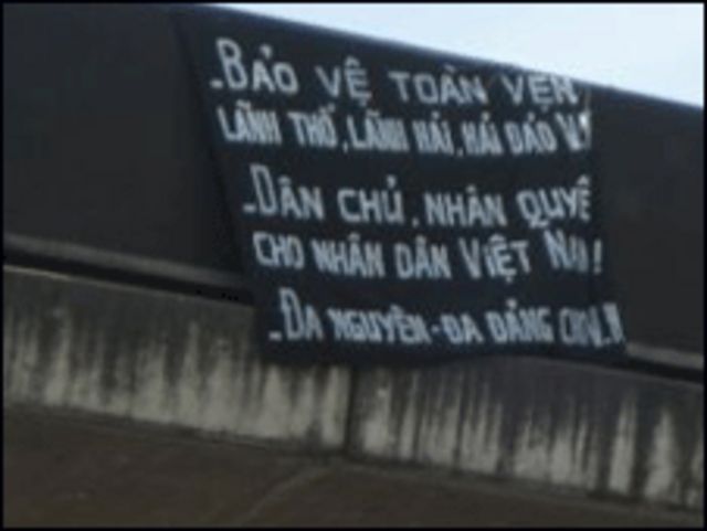 Biểu ngữ kêu gọi đa nguyên và toàn vẹn lãnh thổ