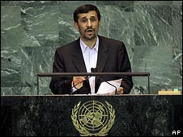 أحمدي نجاد يلقي كلمته