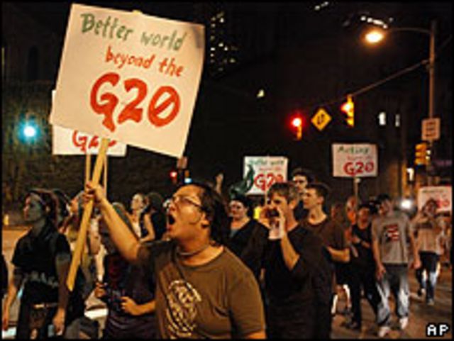  Manifestantes protestan contra la cumbre del G20 en el centro de Pittsburgh 