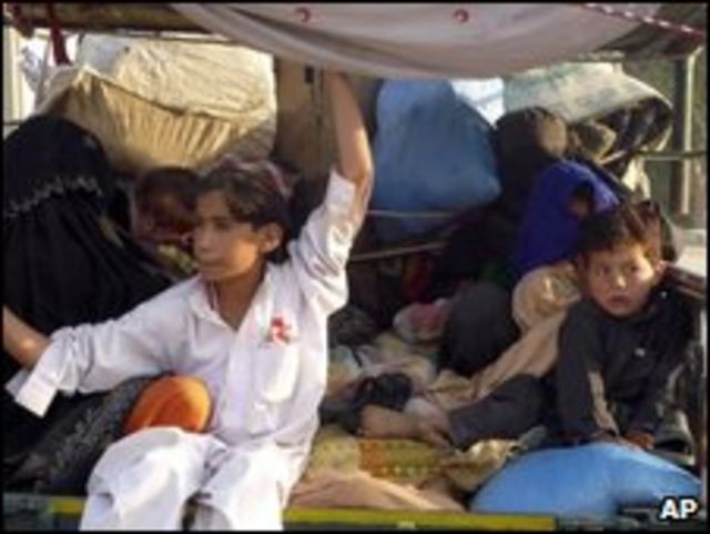 لاجئون من مناطق المعارك في وزيرستان الجنوبية