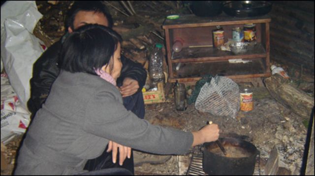 Cảnh sinh hoạt của 'người rơm' ở Pháp