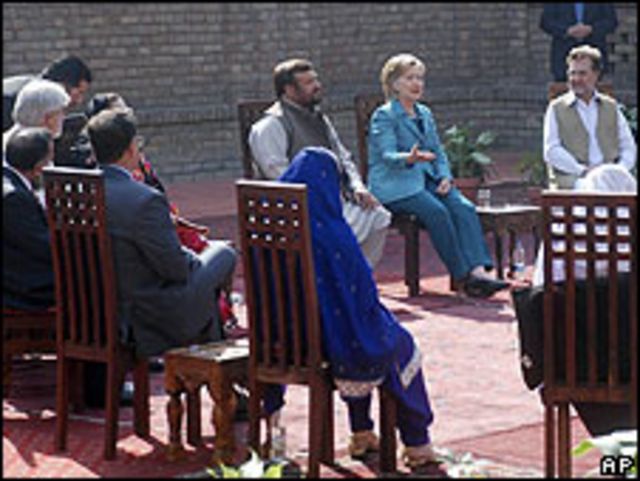 Clinton con jefes tribales