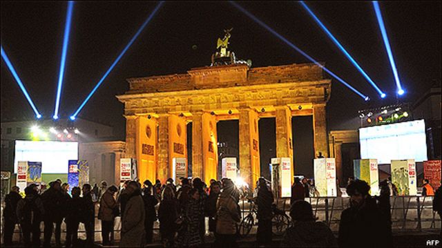Buổi lễ đánh dấu 20 năm ngày Tường Berlin sụp đổ được truyền đi toàn thế giới