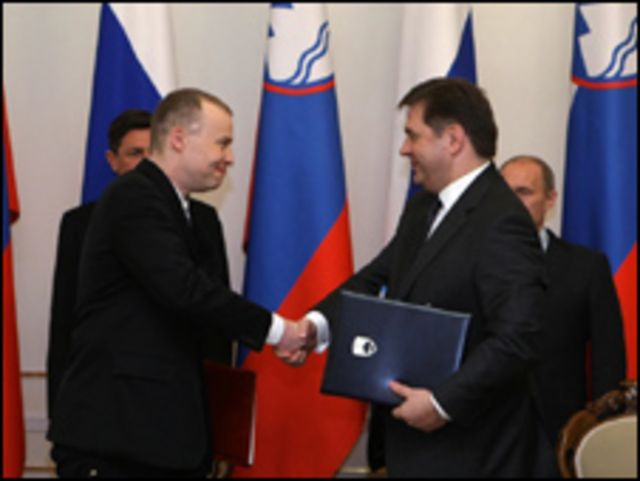 مسؤولون من روسيا وسلوفينيا تبادلون التهاني بمناسبة توقيع الاتفاق