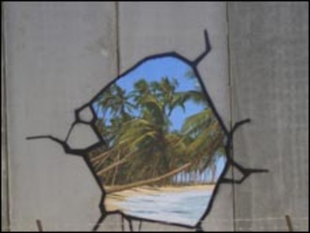 الفن يفتح كوة في الجدران Bbc News عربي