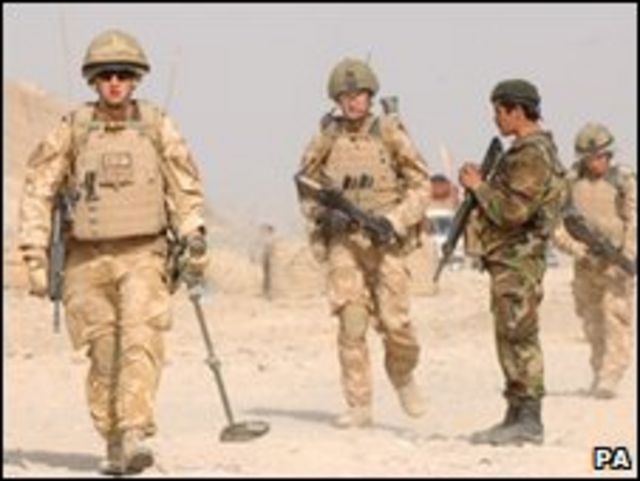 جنود في افغانستان