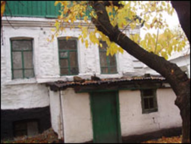 Деякі будинки, збудовані за часів Юза, ще стоять на Донбасі