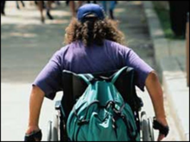 Persona en silla de ruedas