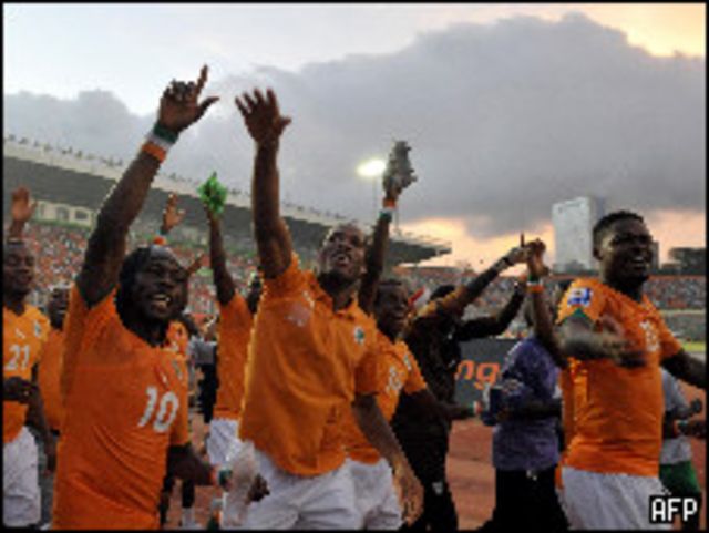 منتخب ساحل العاج بالتأهل إلى كأس العالم
