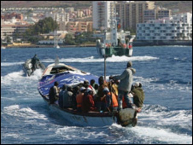 قارب من قوارب اللاجئين