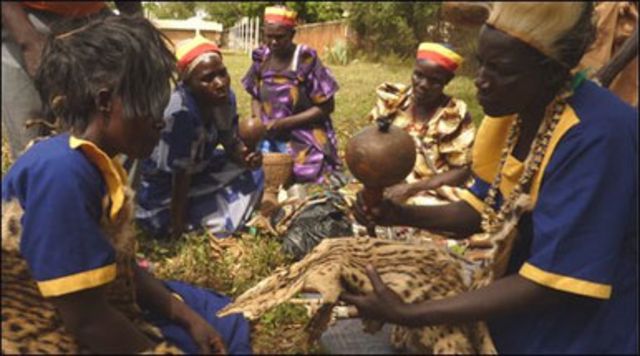 Investigação da BBC desvenda sacrifício ritual de crianças em Uganda ...