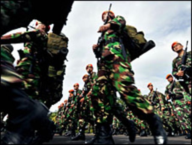 Panglima TNI, Djoko Santoso saat ini berasal dari jajaran Angkatan Darat