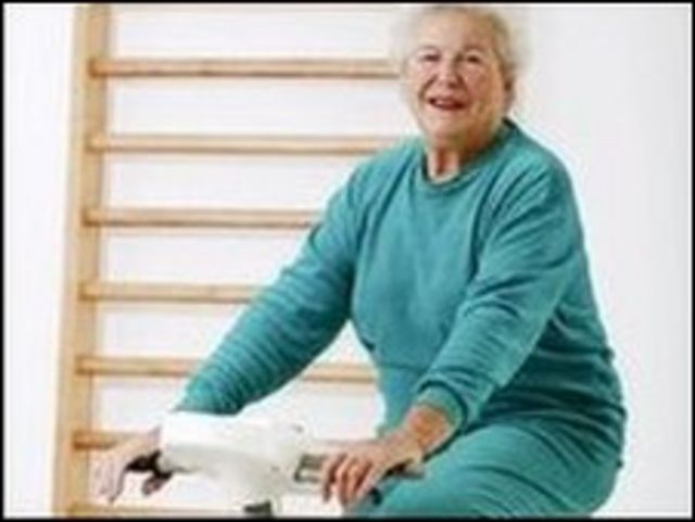 Anciana haciendo ejercicio