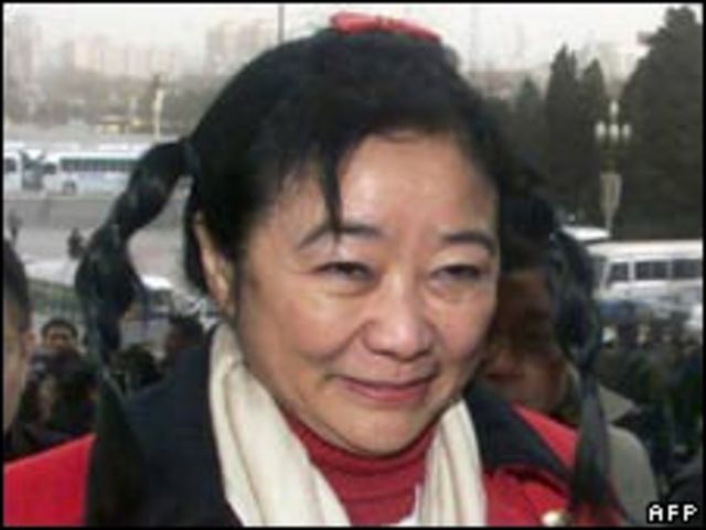 龔如心在北京出席中國「兩會」會議(4/3/2001)