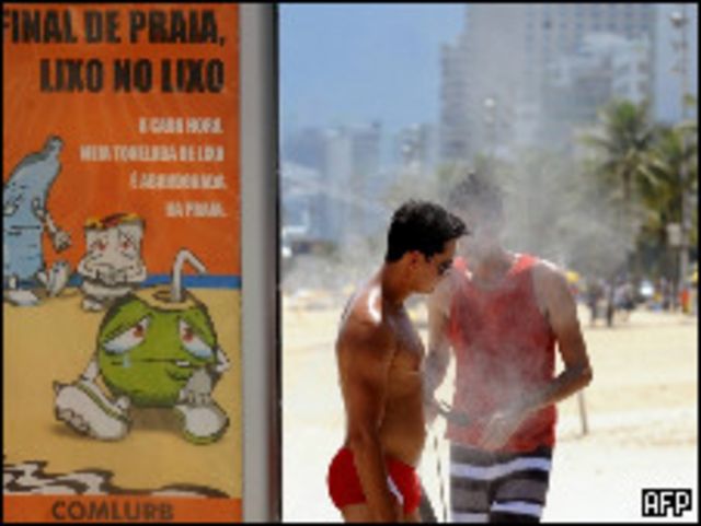 Banhistas na praia de Ipanema