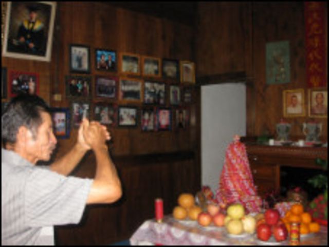 Hak Sipil Umat Kong Hu Cu Terabaikan Bbc News Indonesia