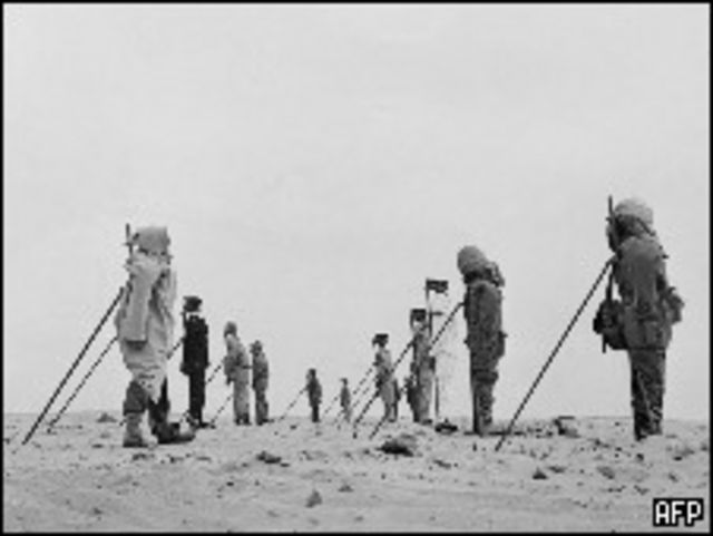 Франция "испытывала атомную бомбу на своих солдатах" - BBC News Русская  служба