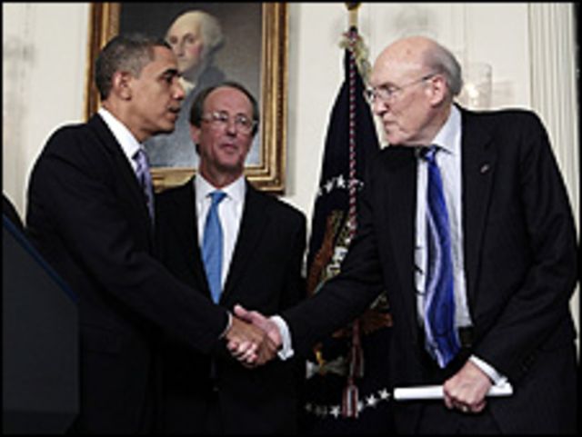 ကော်မရှင် ဥက္ကဌ Alan Simpson ကို သမ္မတ အိုဘားမာ လက်ဆွဲ နှုတ်ဆက်