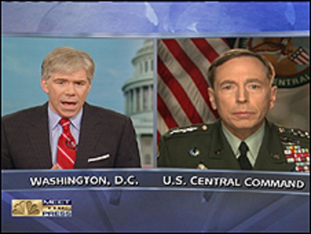 قائد القوات الامريكية في العراق وافغانستان والخليج الجنرال ديفيد بتريوس
