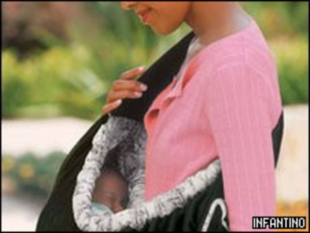 Младенец в слинге