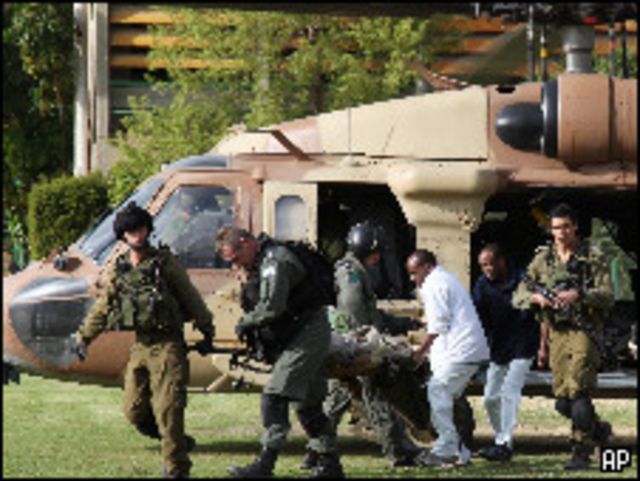 الجيش الإسرائيلي نقل على الفور مصابيه بمروحيتين