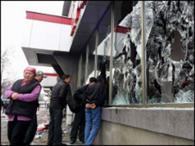 Қирғизистон: Маевкага юзлаб хавфсизлик кучлари жойлаштирилди - BBC News ...