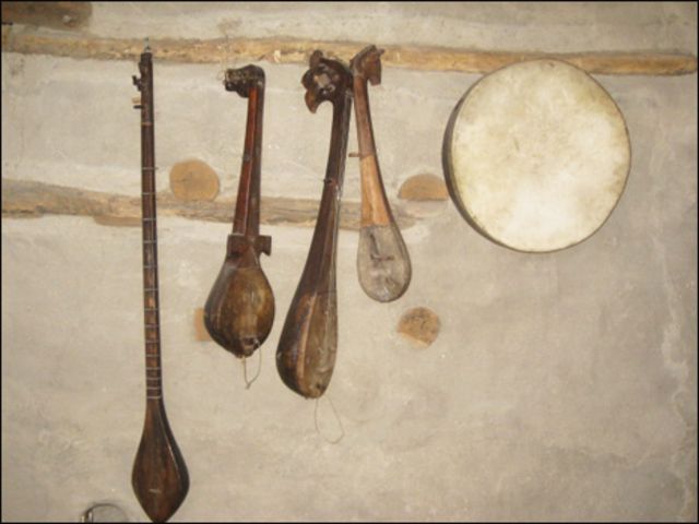 قلعے میں پرانے زمانے کے موسیقی کے آلات