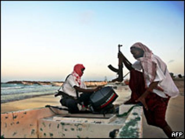 قراصنة صوماليون يستعدون للقيام بعملية