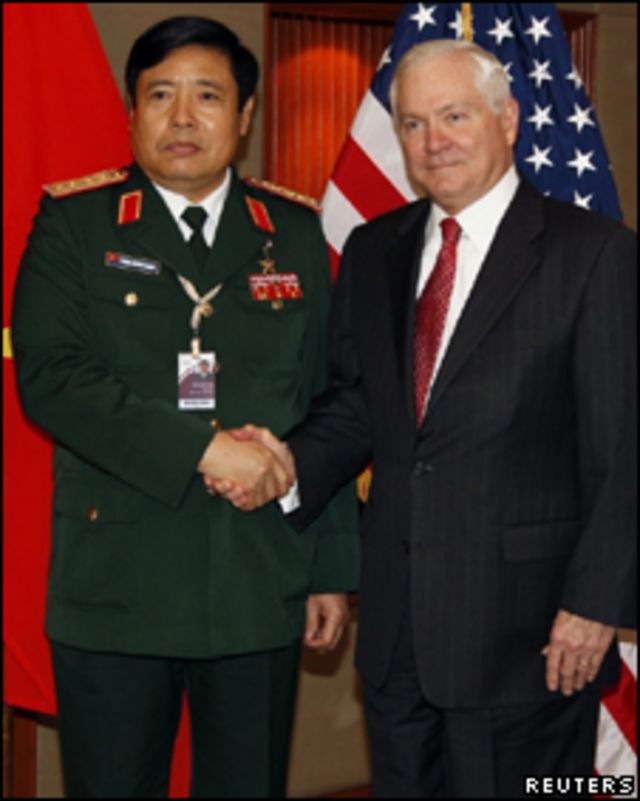 Hai ông Phùng Quang Thanh và Robert Gates tại Singapore 4.6.2010