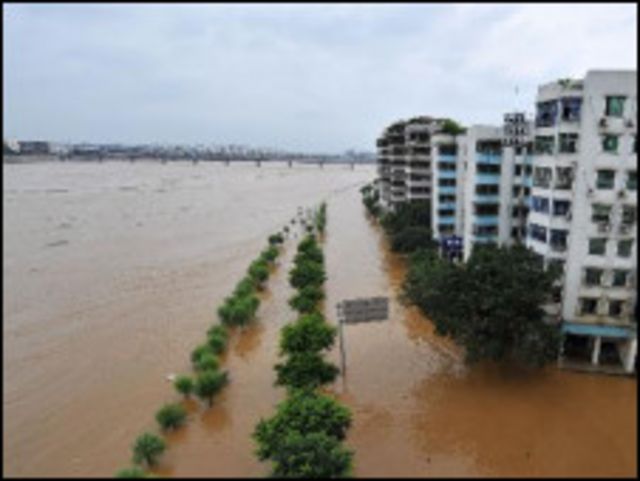 廣西柳州市沿江道路被淹（新華社圖片）