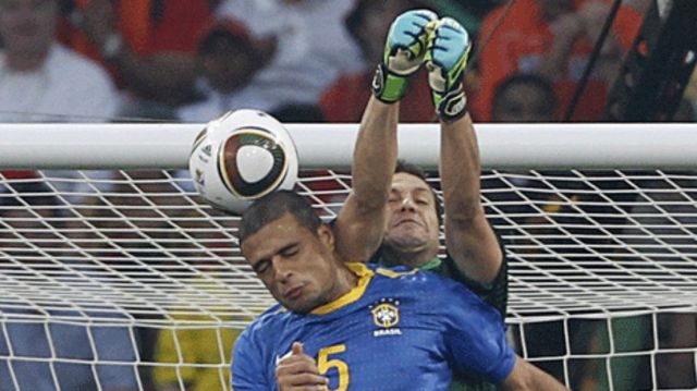 Há 10 anos, Brasil levava virada da Holanda e se despedia da Copa