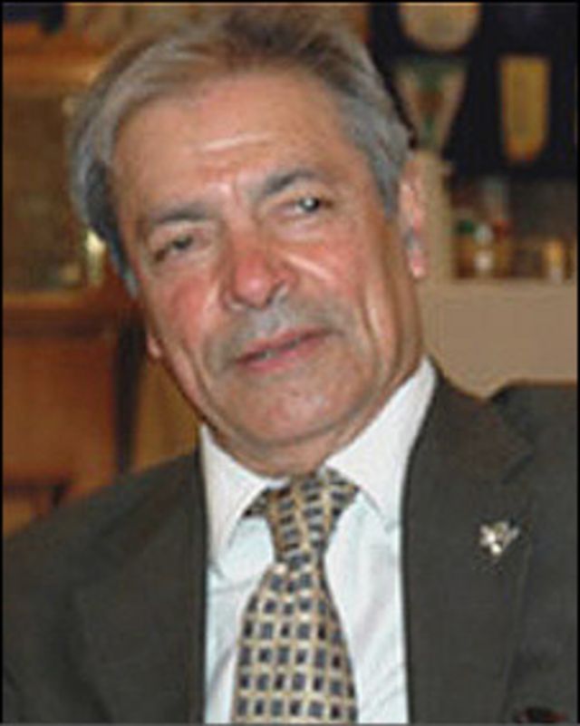 داریوش همایون