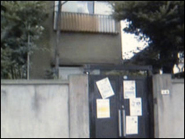 東京足立區的加藤宗現住宅裏，警方在床上收集到可能超過30年的骸骨(BBC中文網照片)
