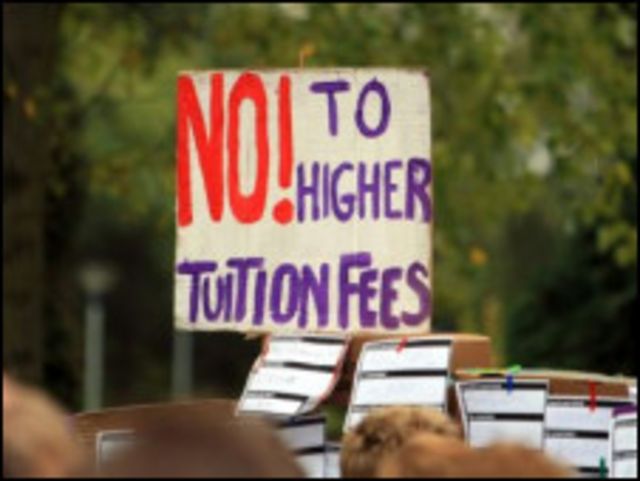 學生抗議學費漲價