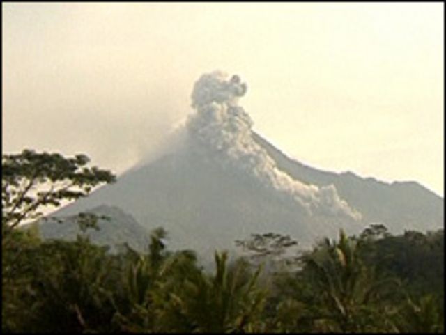 Gunung Merapi Hari Ini Masih Meletus Bbc News Indonesia