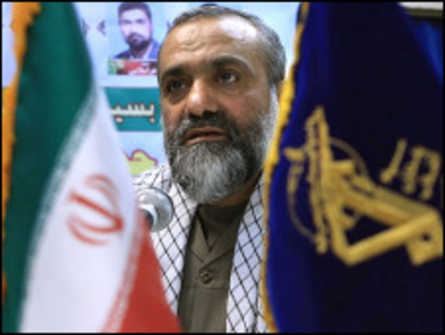 فرمانده بسیج گفت این سازمان قصد دارد "دخالت های مستقیم تری" را در تهیه و تالیف کتب درسی از جمله آموزش دفاعی اعمال کند