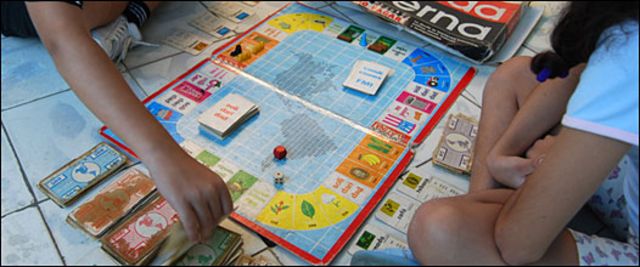El juego de monopolio ayuda a los niños a ser millonarios, asegura una millonaria self-made