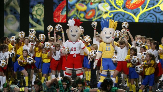 ФОТО: УЄФА презентувала талісман Євро 2012 - BBC News Україна